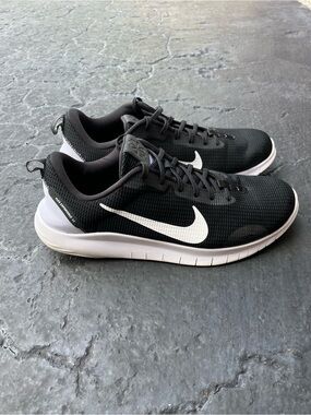 Nike Flex Experience 12